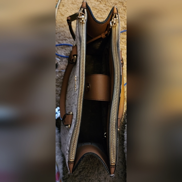 Calvin Klein Bag Purse Satchel Beige Tan Gold Hardware BENIFITS CHARITY - Picture 8 of 16